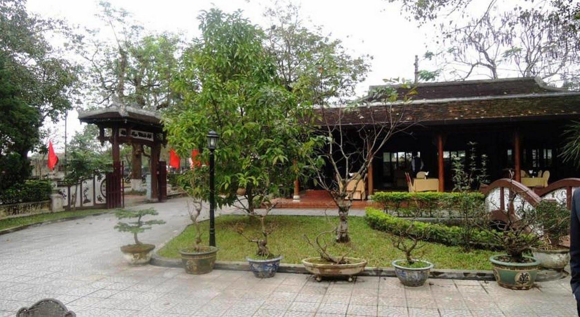 Thanh Noi Hotel Hue Exteriör bild